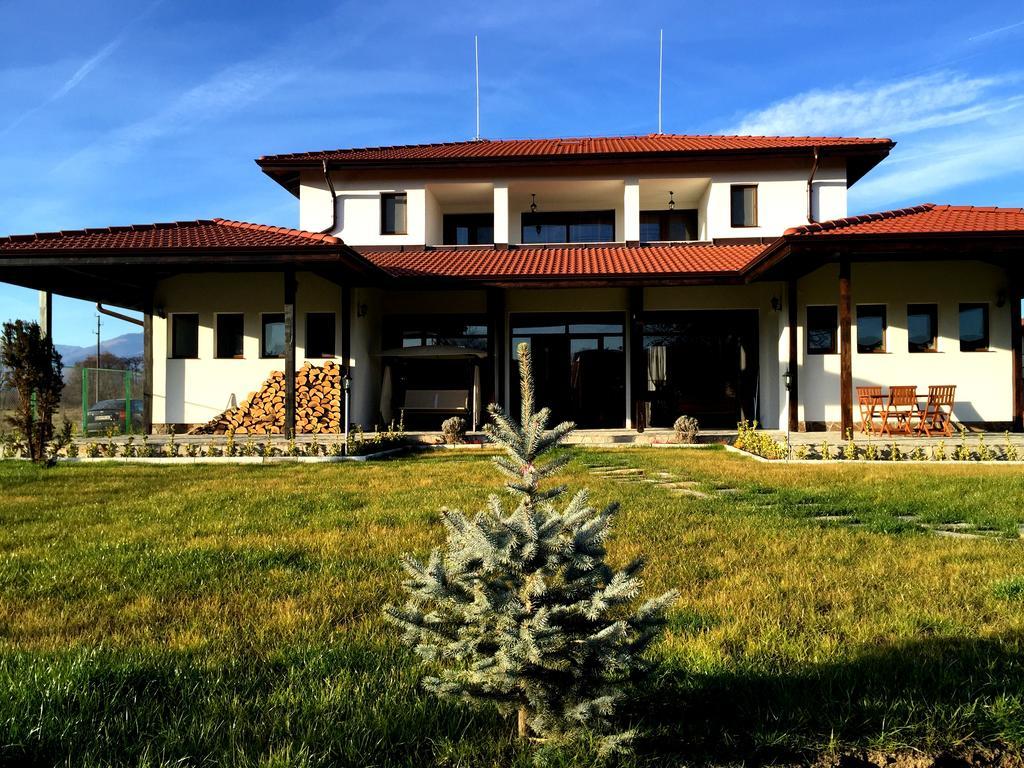 Guest House Hasiendata Pavel Banya Exterior photo
